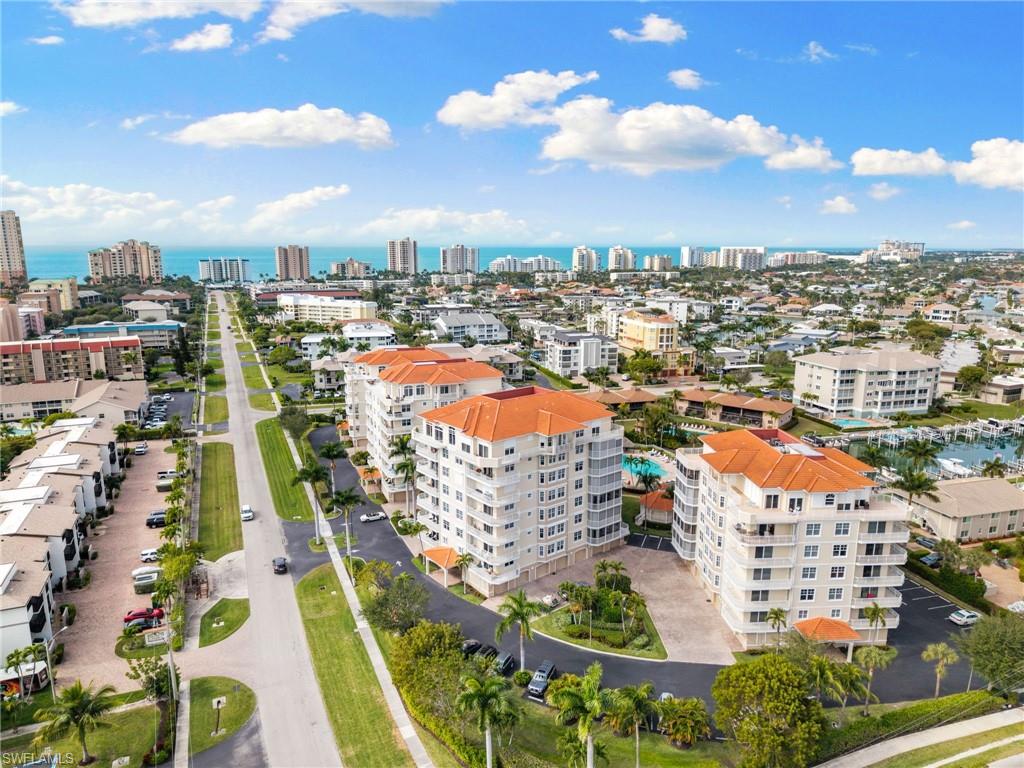 COURTYARD TOWERS - Residential