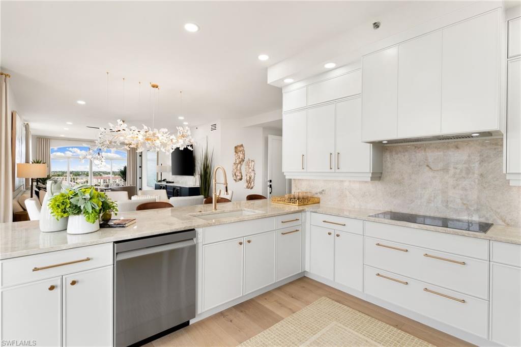 COURTYARD TOWERS - Residential