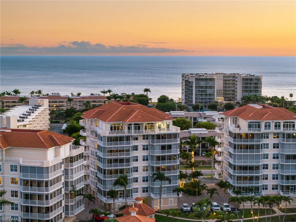 COURTYARD TOWERS - Residential