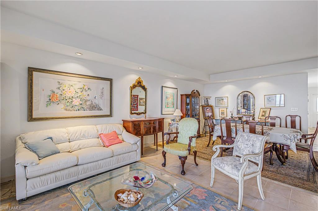 ROYAL MARCO POINT - Residential