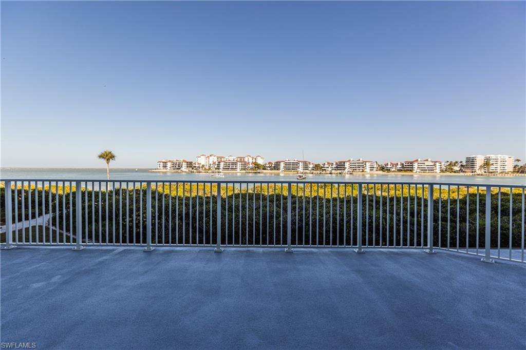 ROYAL MARCO POINT - Residential