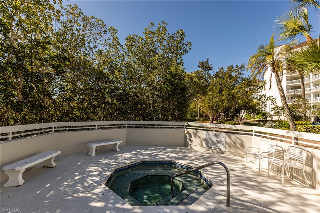 ROYAL MARCO POINT - Residential