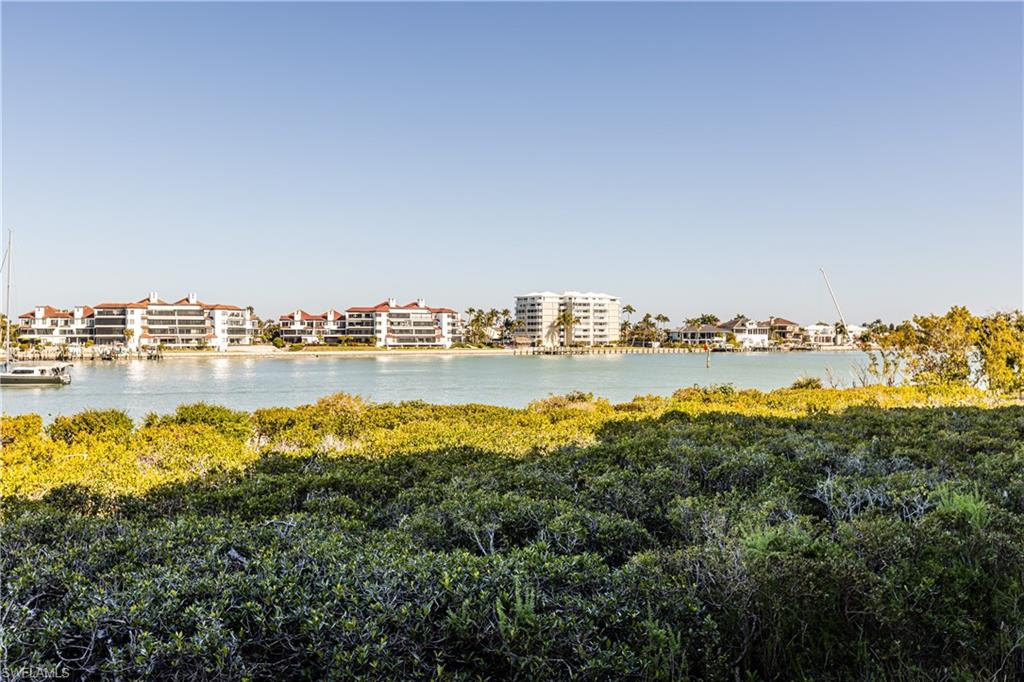 ROYAL MARCO POINT - Residential