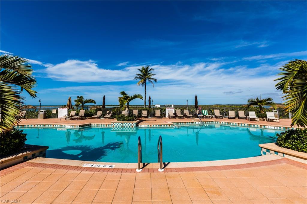 ROYAL MARCO POINT - Residential