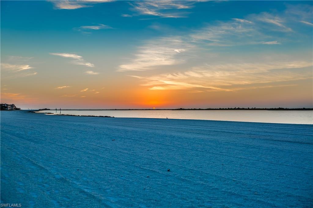 ROYAL MARCO POINT - Residential