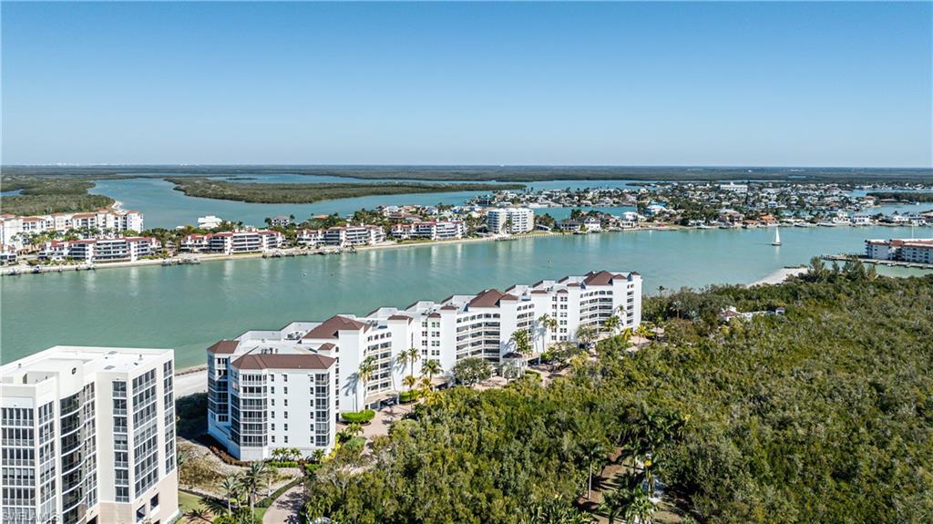 ROYAL MARCO POINT - Residential