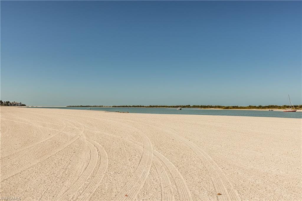 ROYAL MARCO POINT - Residential