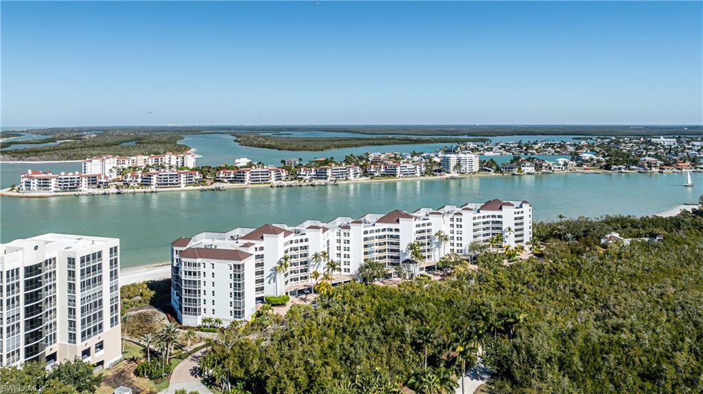 ROYAL MARCO POINT - Residential