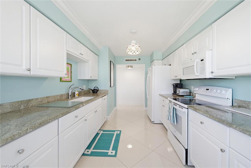 CHATEAUMERE ROYALE - Residential Lease