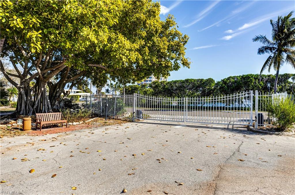 LOVERS KEY BEACH CLUB - Residential