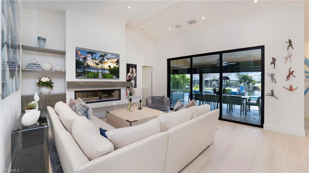 ROYAL HARBOR - Residential