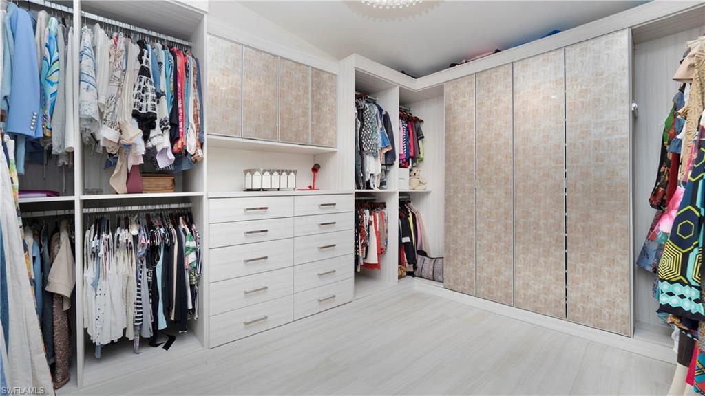 ROYAL HARBOR - Residential