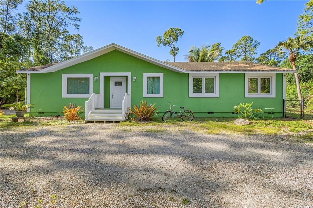 Photo of 4870 Hawthorn Woods WAY, NAPLES, FL 34116 (MLS # 226015413)