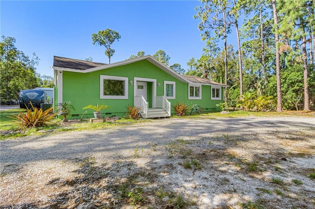 Photo of 4870 Hawthorn Woods WAY, NAPLES, FL 34116 (MLS # 226015413)