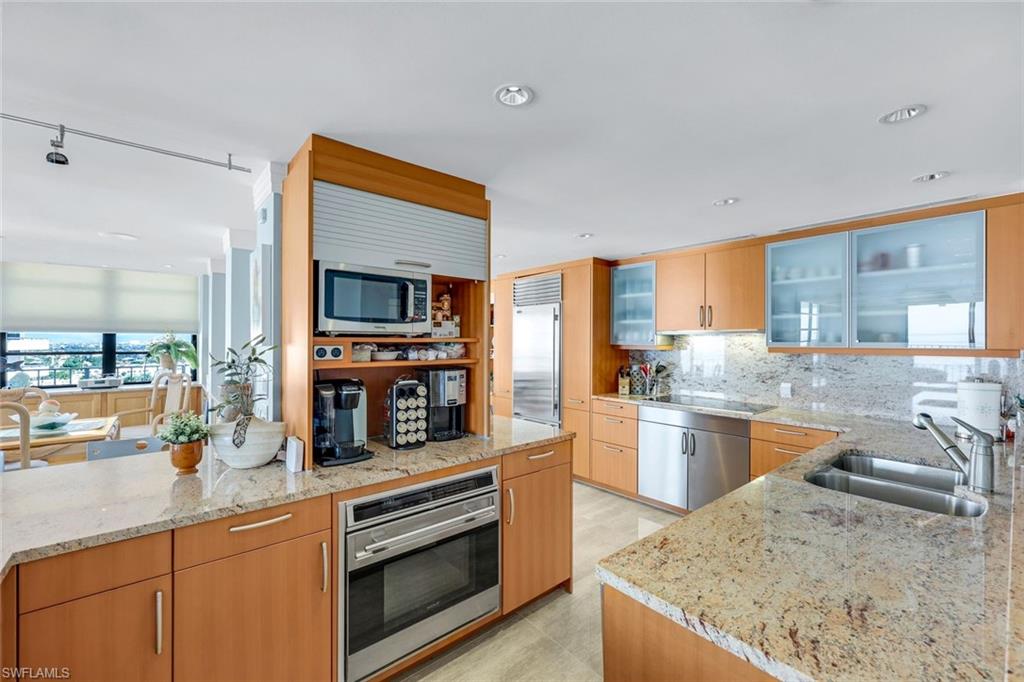 SUMMIT HOUSE OF MARCO - Residential Lease