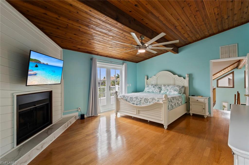 SIESTA ISLES - Residential