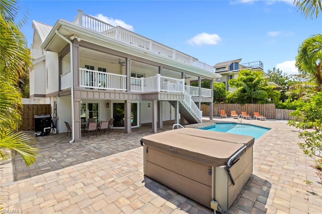 SIESTA ISLES - Residential