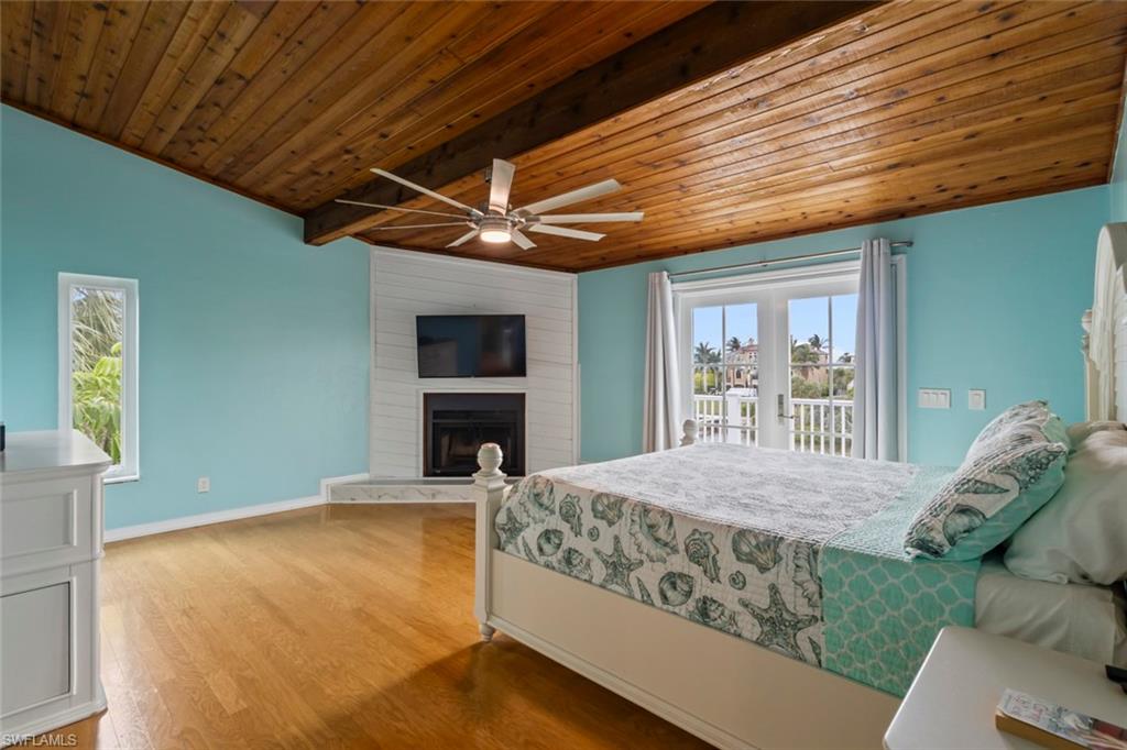 SIESTA ISLES - Residential