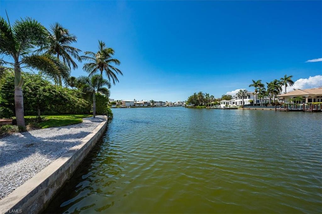 MOORINGS - Residential