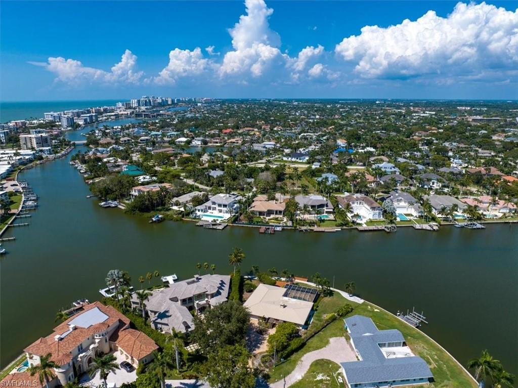 MOORINGS - Residential