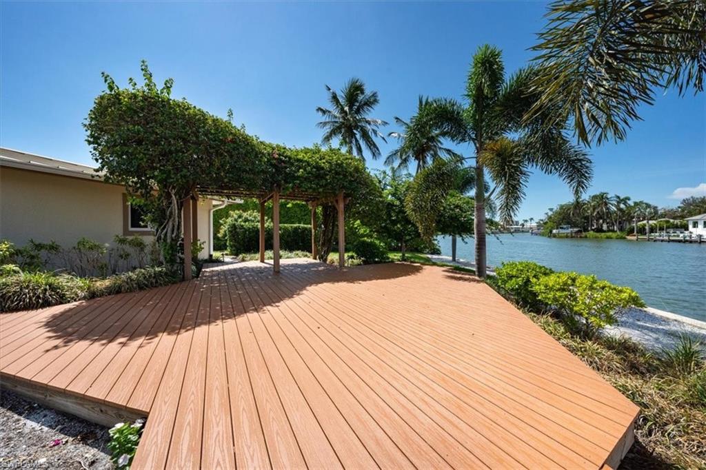 MOORINGS - Residential