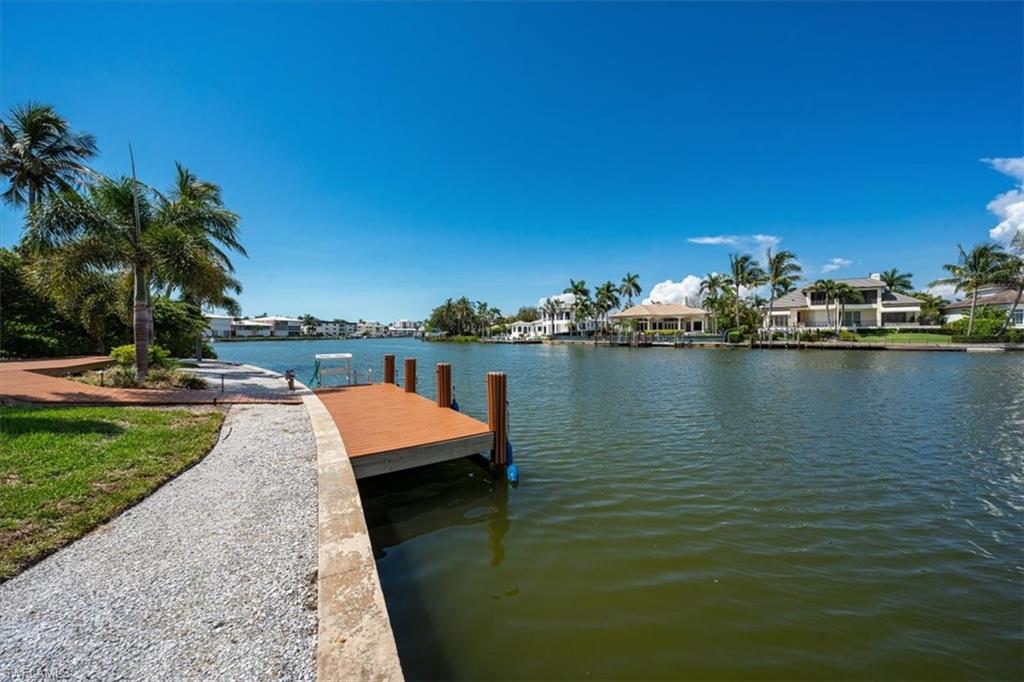 MOORINGS - Residential