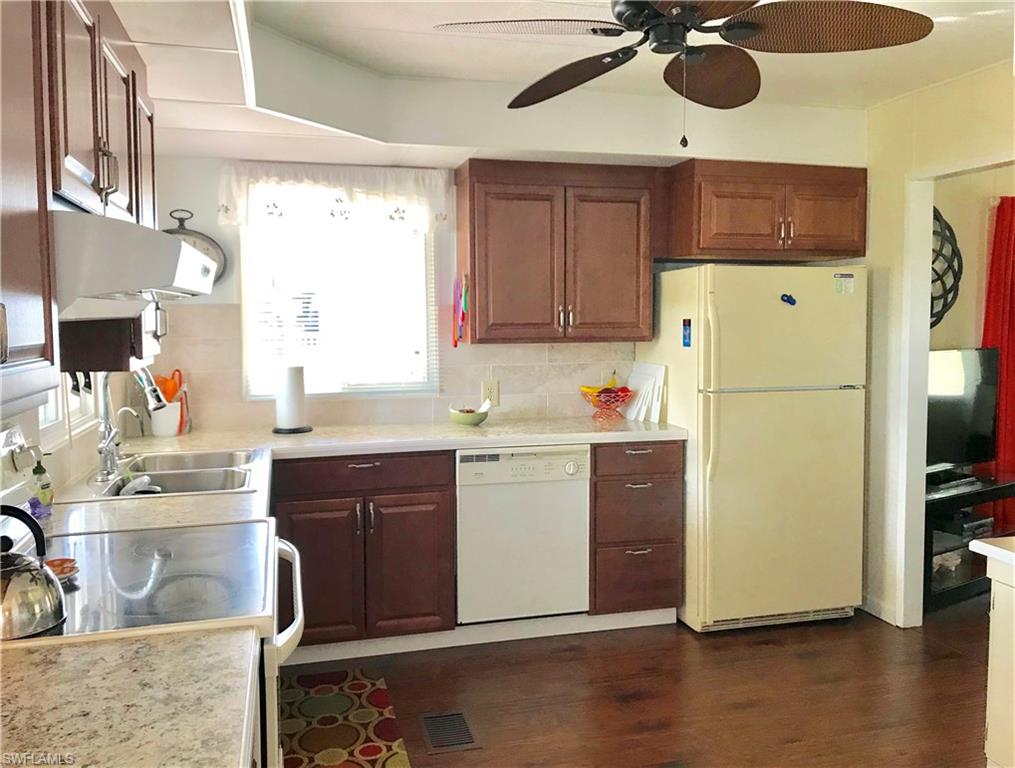 LAZY DAYS MOBILE VILLAGE - Residential