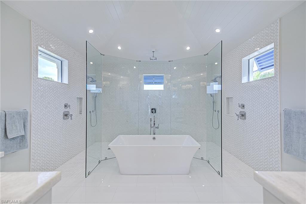 BAREFOOT BEACH - Residential