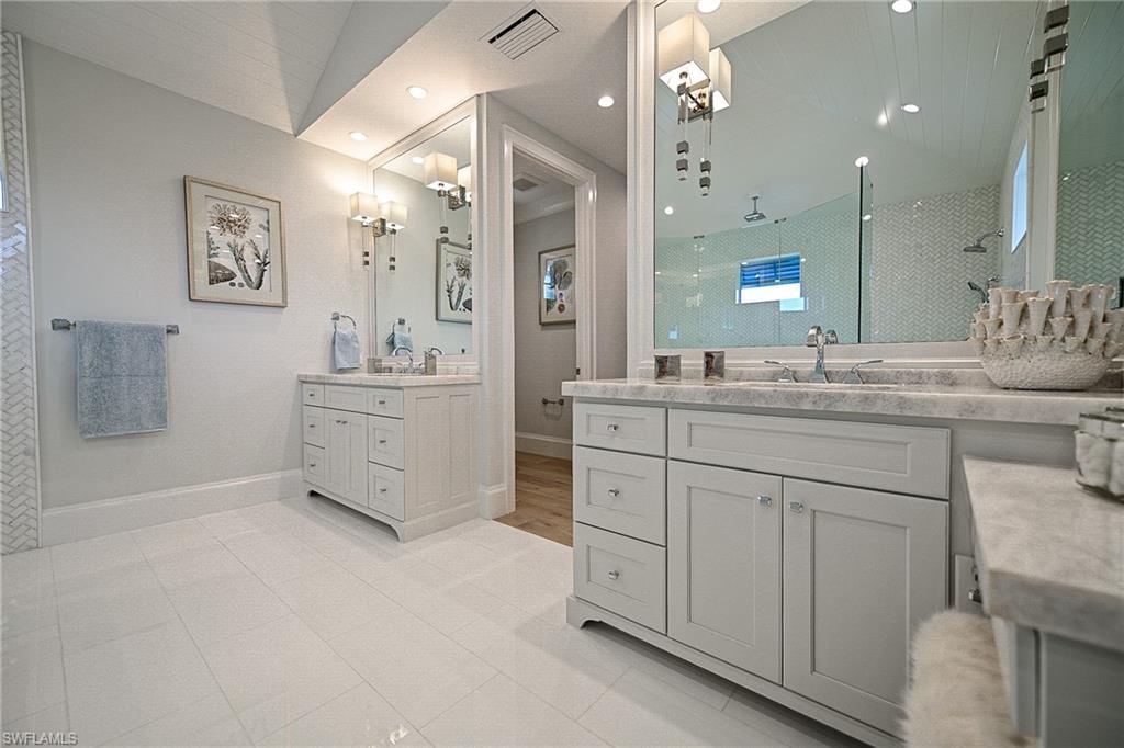 BAREFOOT BEACH - Residential