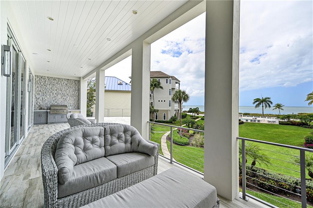 BAREFOOT BEACH - Residential