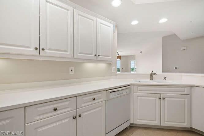 TOWER POINTE AT ARBOR TRACE - Residential