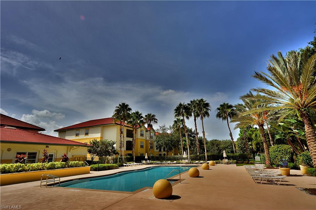 ROYAL GREENS - Residential