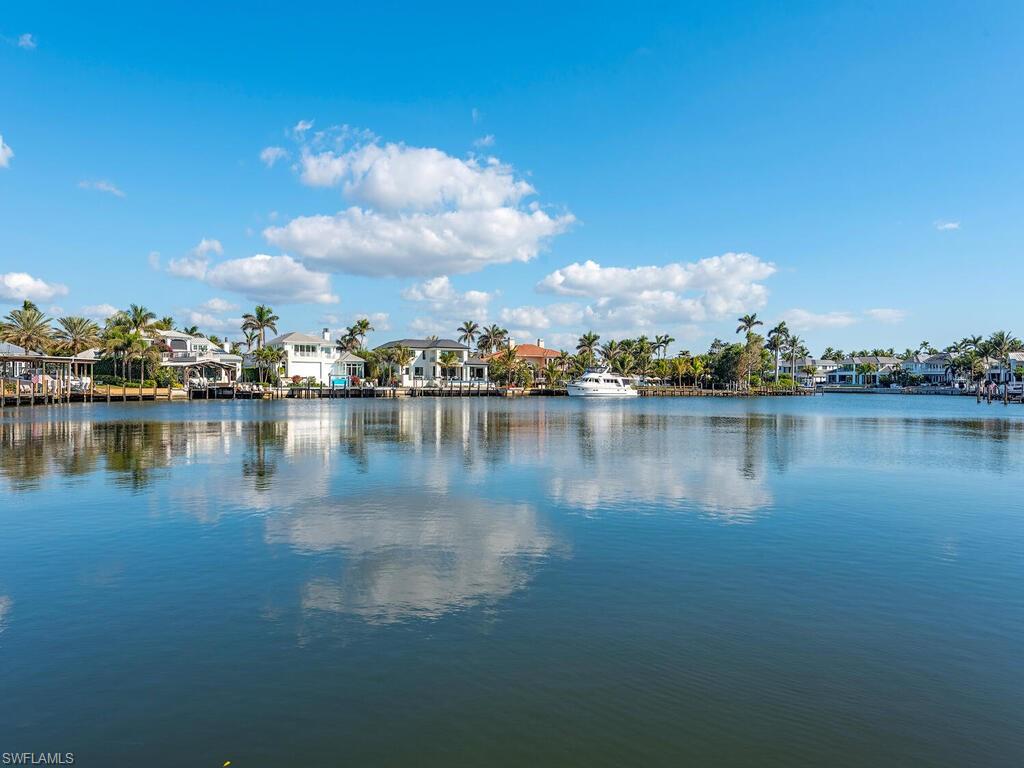 AQUALANE SHORES - Residential