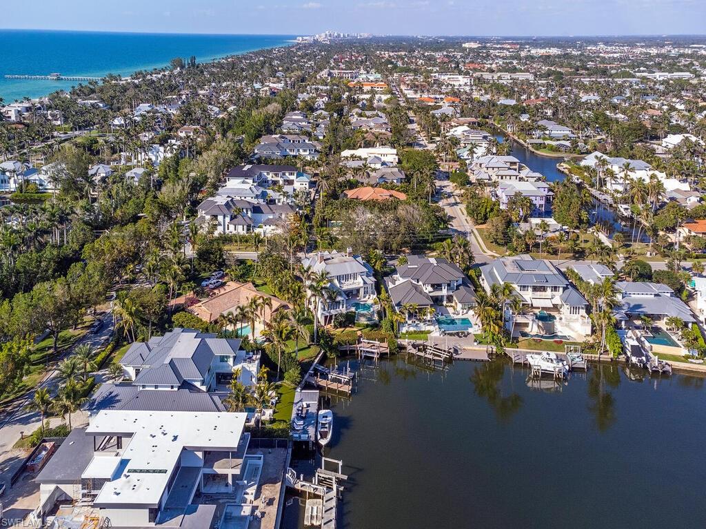 AQUALANE SHORES - Residential