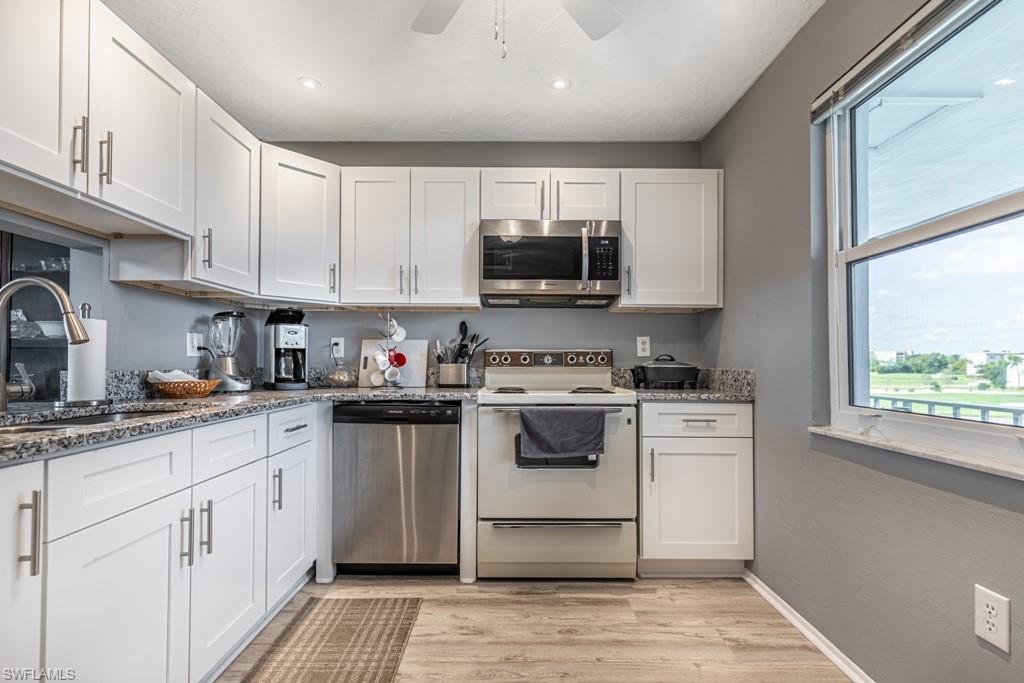 SEVEN LAKES - Residential