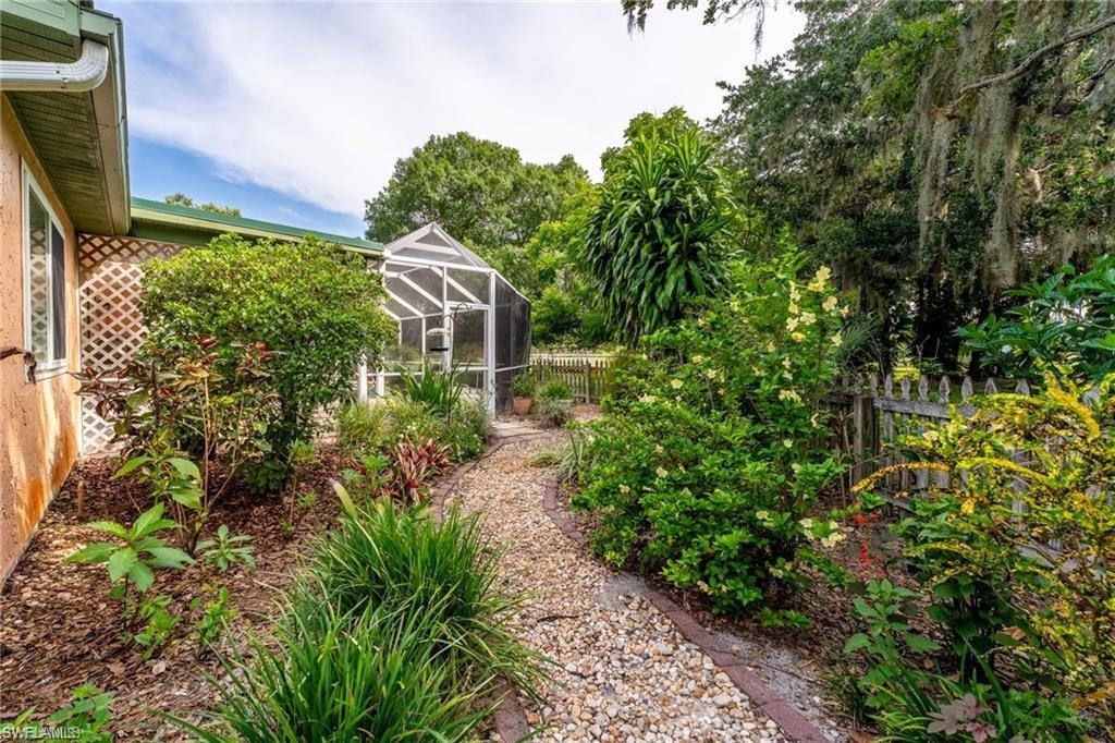 LAUREL OAKS - Residential