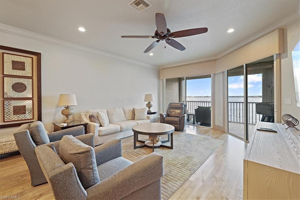 PARADISE POINT - Residential Lease