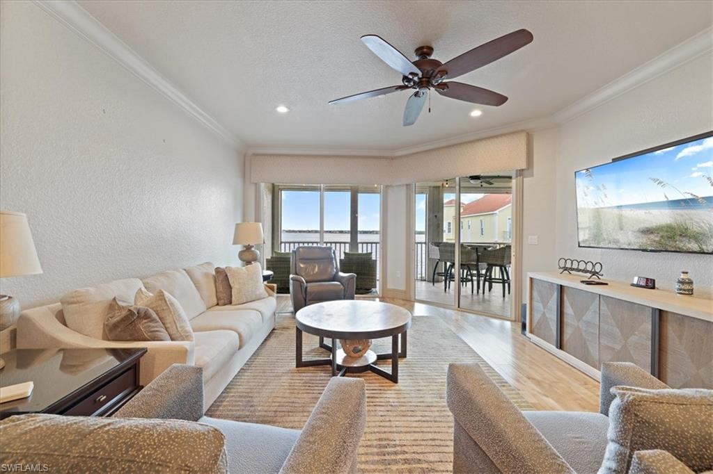 PARADISE POINT - Residential Lease