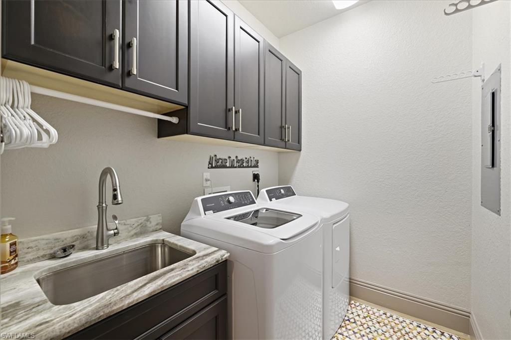 PARADISE POINT - Residential Lease