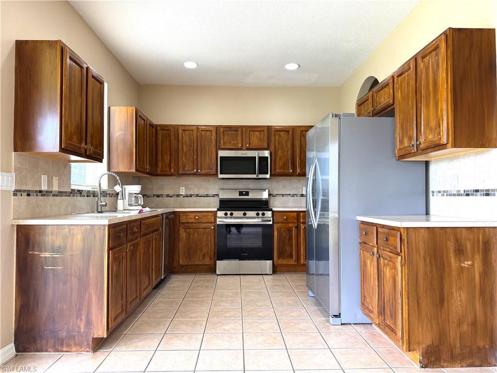 SHADOW LAKES - Residential