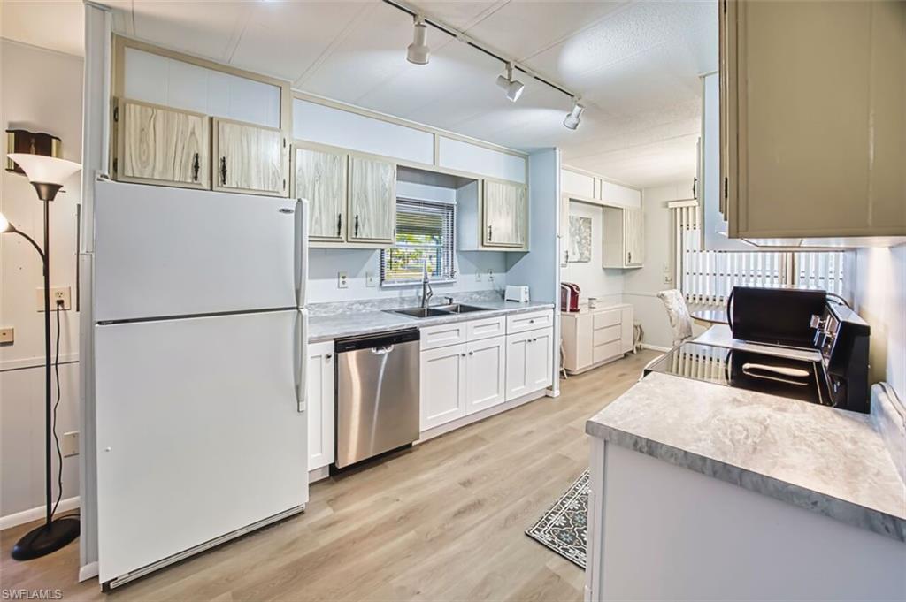 THUNDERBIRD MOBILE HOMES - Residential