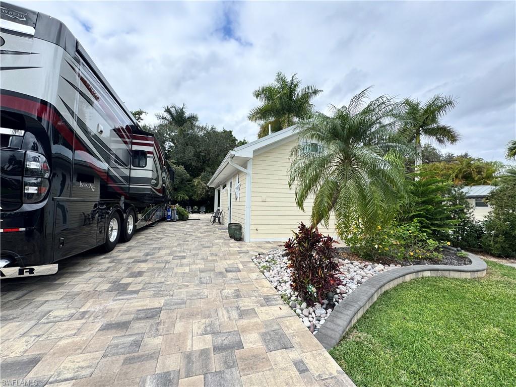 RIVERBEND MOTORCOACH RESORT - Land