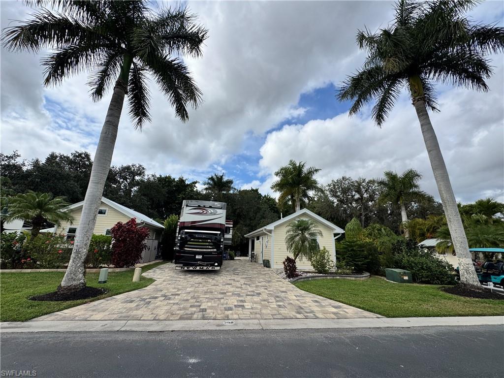 RIVERBEND MOTORCOACH RESORT - Land