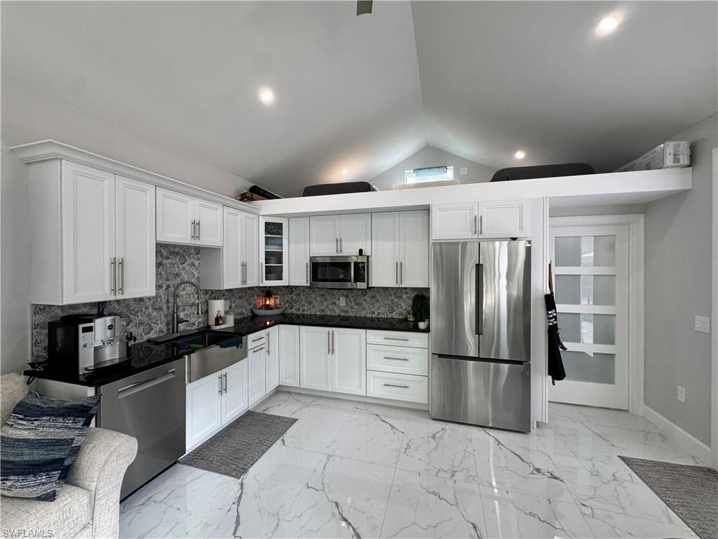 RIVERBEND MOTORCOACH RESORT - Land