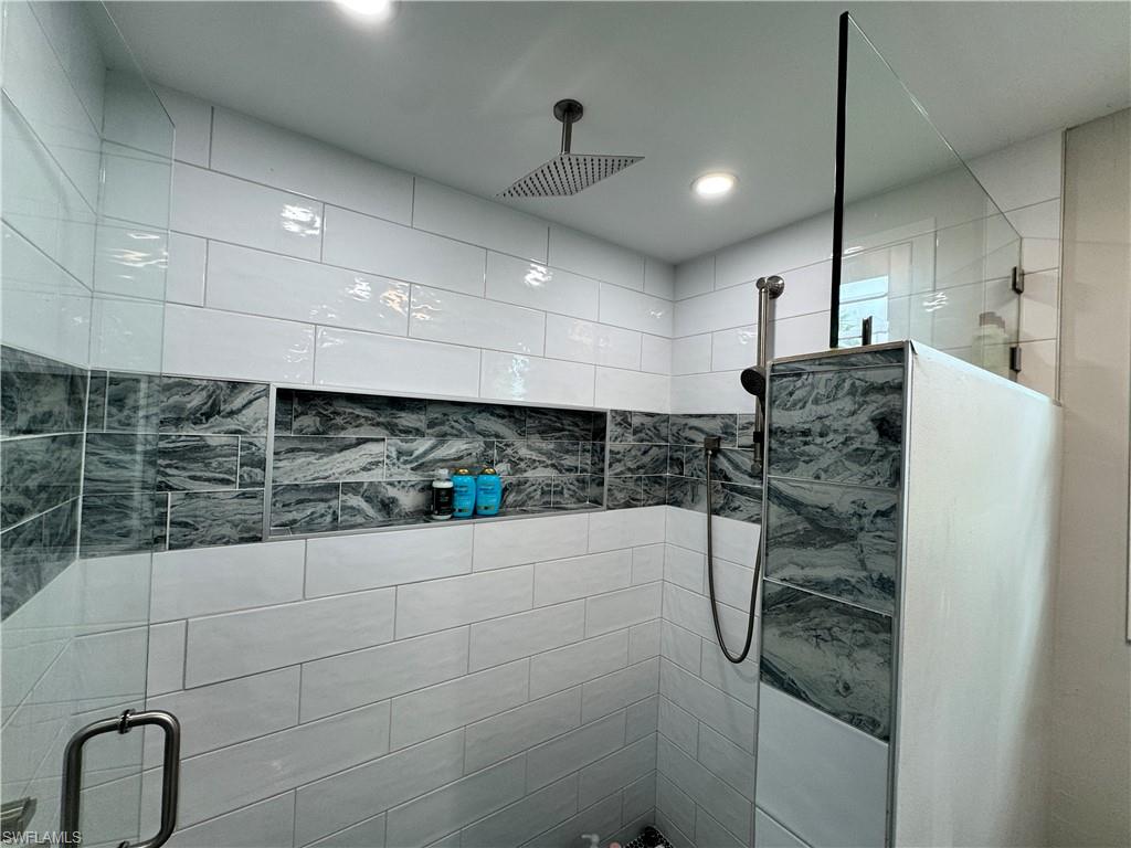 RIVERBEND MOTORCOACH RESORT - Land