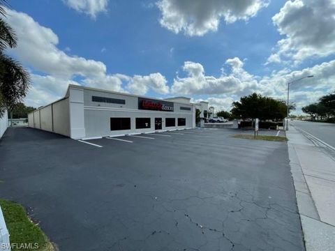2665 Davis BLVD S NAPLES FL 34104