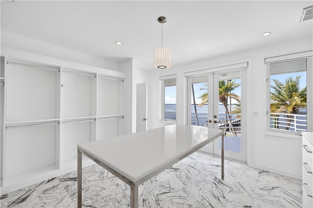 RIVERSIDE - Residential