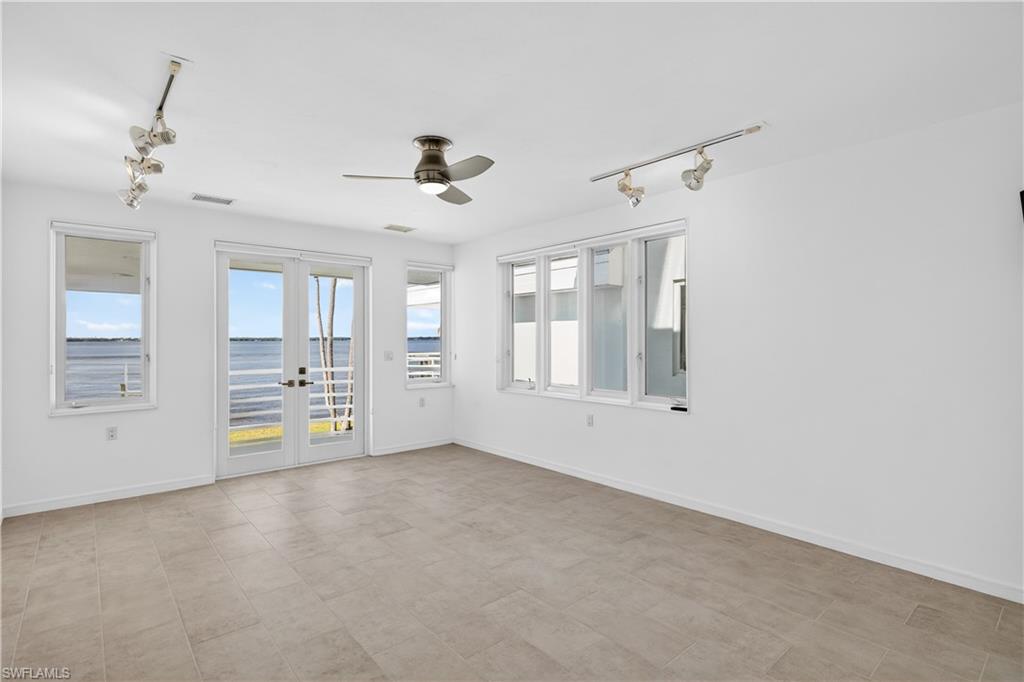 RIVERSIDE - Residential