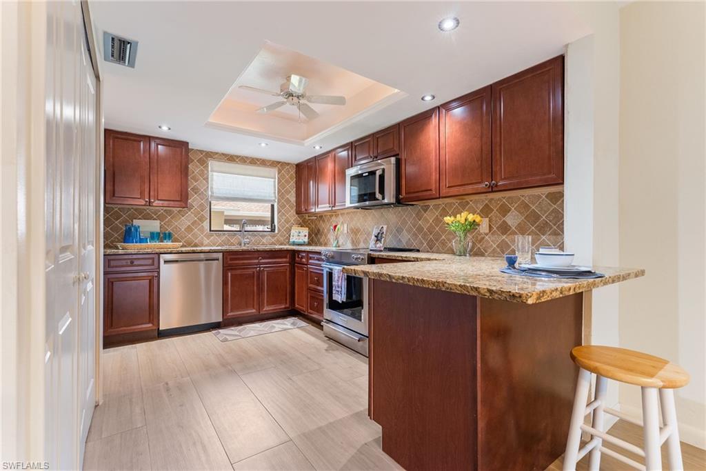 YACHTSMANS COVE - Residential