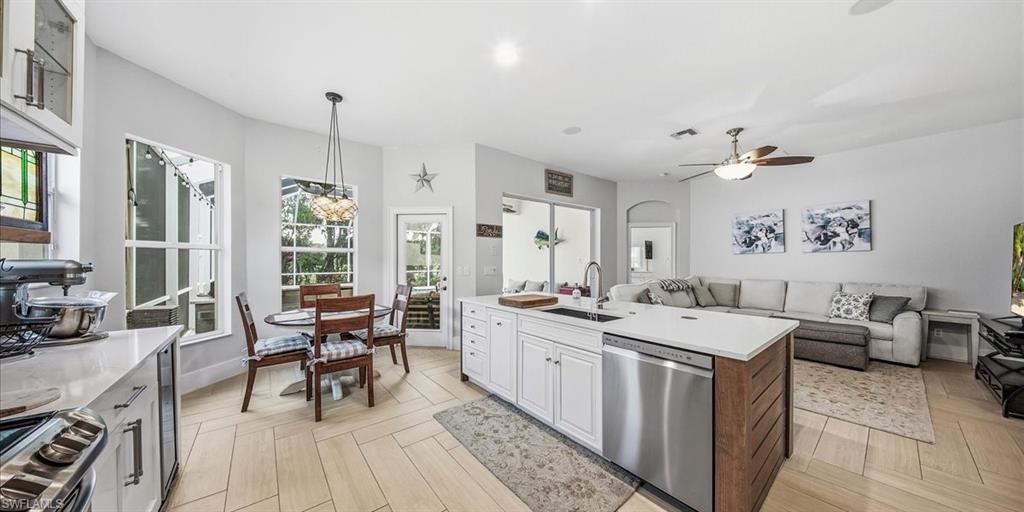 CARLTON LAKES - Residential